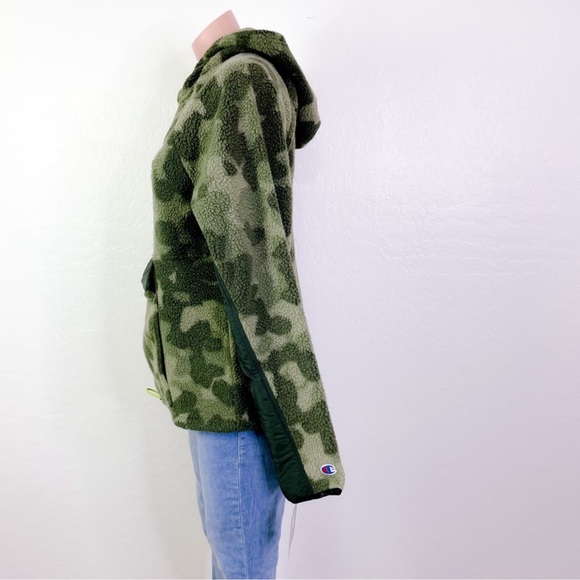 Champion Camouflage Hoodie Long Sleeve Pullover Sherpa Jacket Green size M NWT - Picture 3 of 10